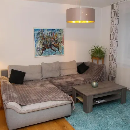Newworkcenter Apartment *